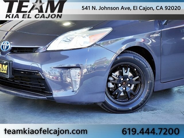 2014 Toyota Prius Three photo 3