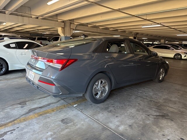 2024 Hyundai Elantra SE photo 4