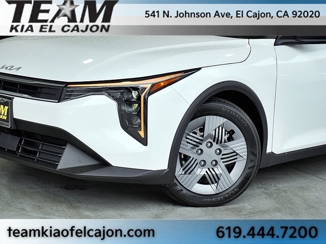 2025 Kia K4 LX photo 3