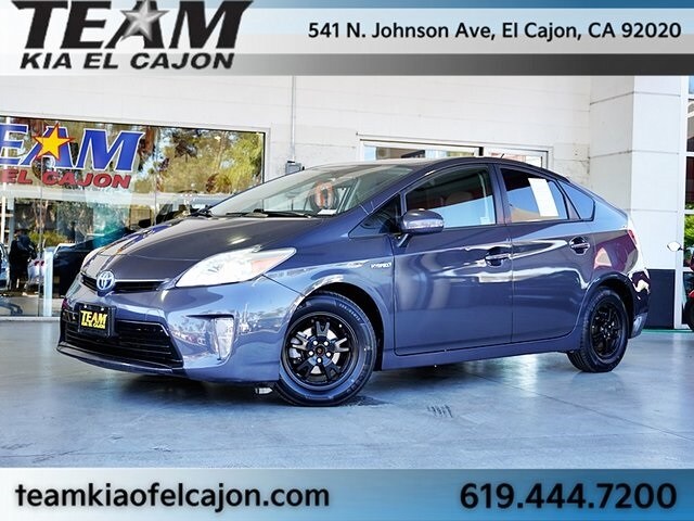 2014 Toyota Prius Three photo 2