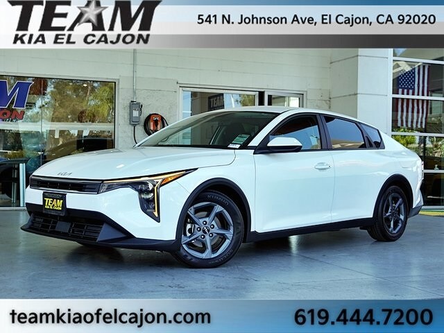 2025 Kia K4 LXS photo 2