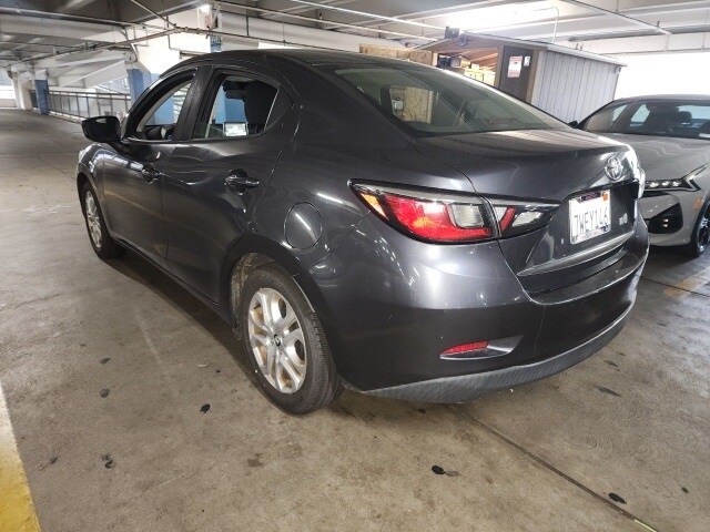 2017 Toyota Yaris iA Base photo 3