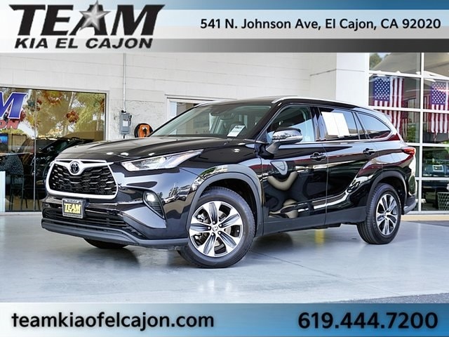 Used 2022 Toyota Highlander XLE with VIN 5TDGZRAH2NS549524 for sale in El Cajon, CA