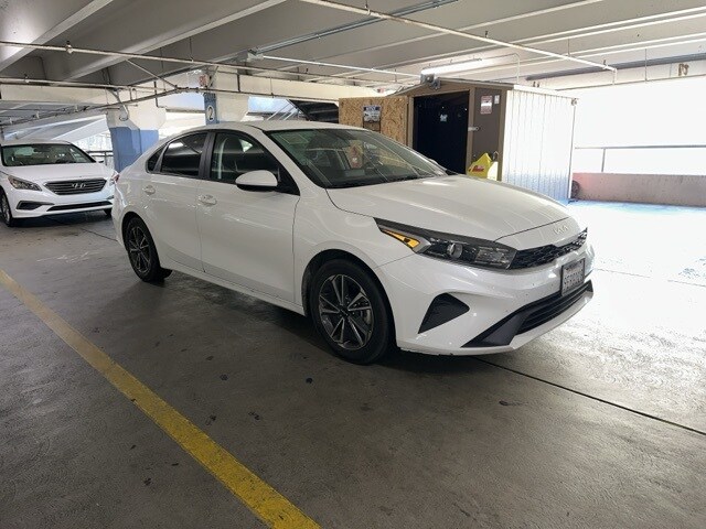 2023 Kia Forte LXS photo 3