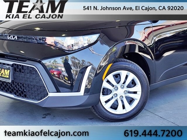 2025 Kia Soul LX photo 2