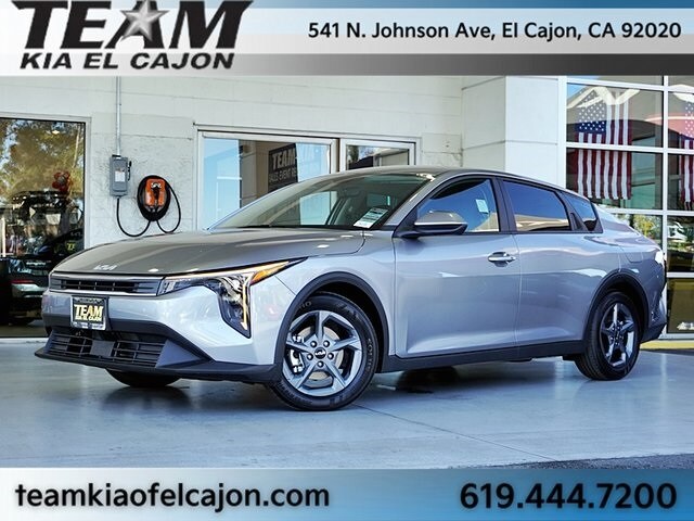 2025 Kia K4 LXS photo 2