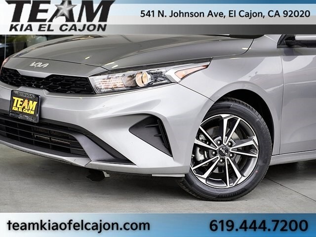 2023 Kia Forte LXS photo 3