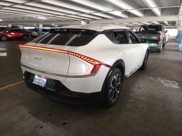 2022 Kia EV6 Wind photo 3