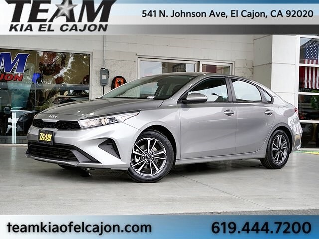 2023 Kia Forte LXS photo 2