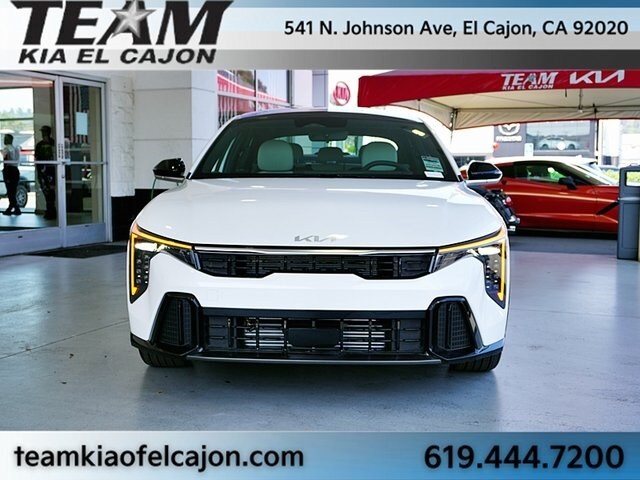 2025 Kia K4 GT-Line Turbo photo 4