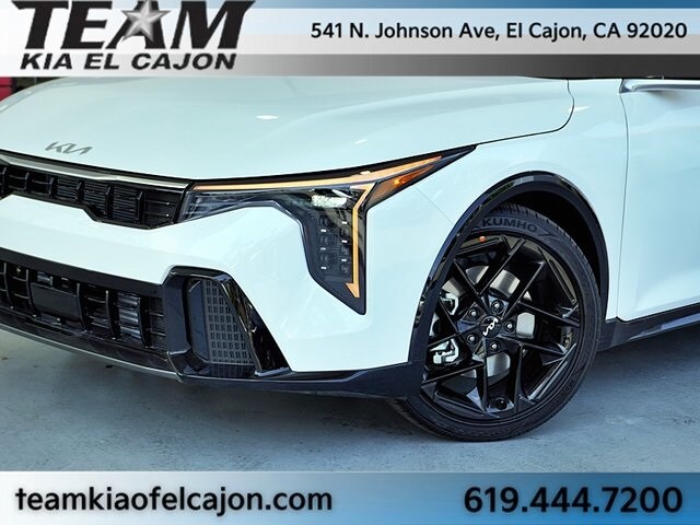 2025 Kia K4 GT-Line Turbo photo 3