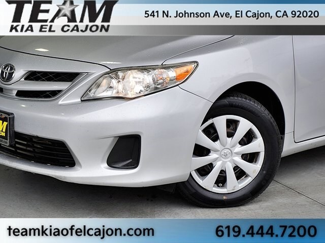 2011 Toyota Corolla LE photo 3