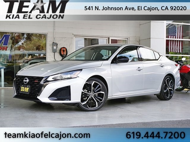 2024 Nissan Altima 2.5 SR photo 2