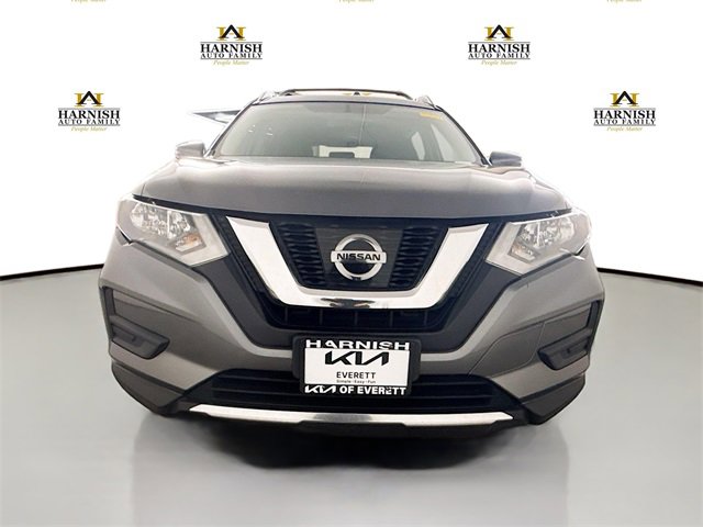 2017 Nissan Rogue SV photo 2