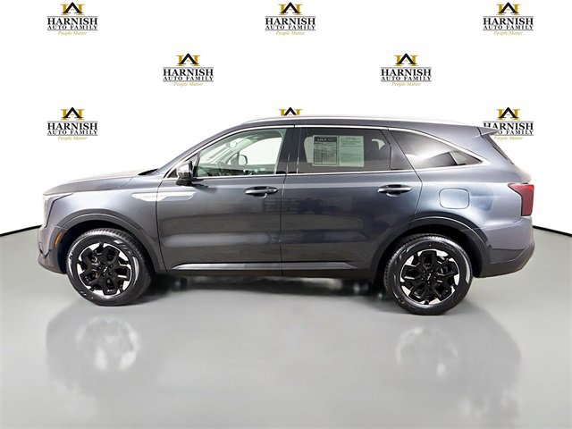 2024 Kia Sorento S photo 2