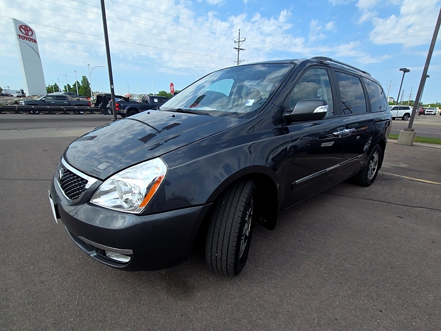 2014 Kia Sedona Van 