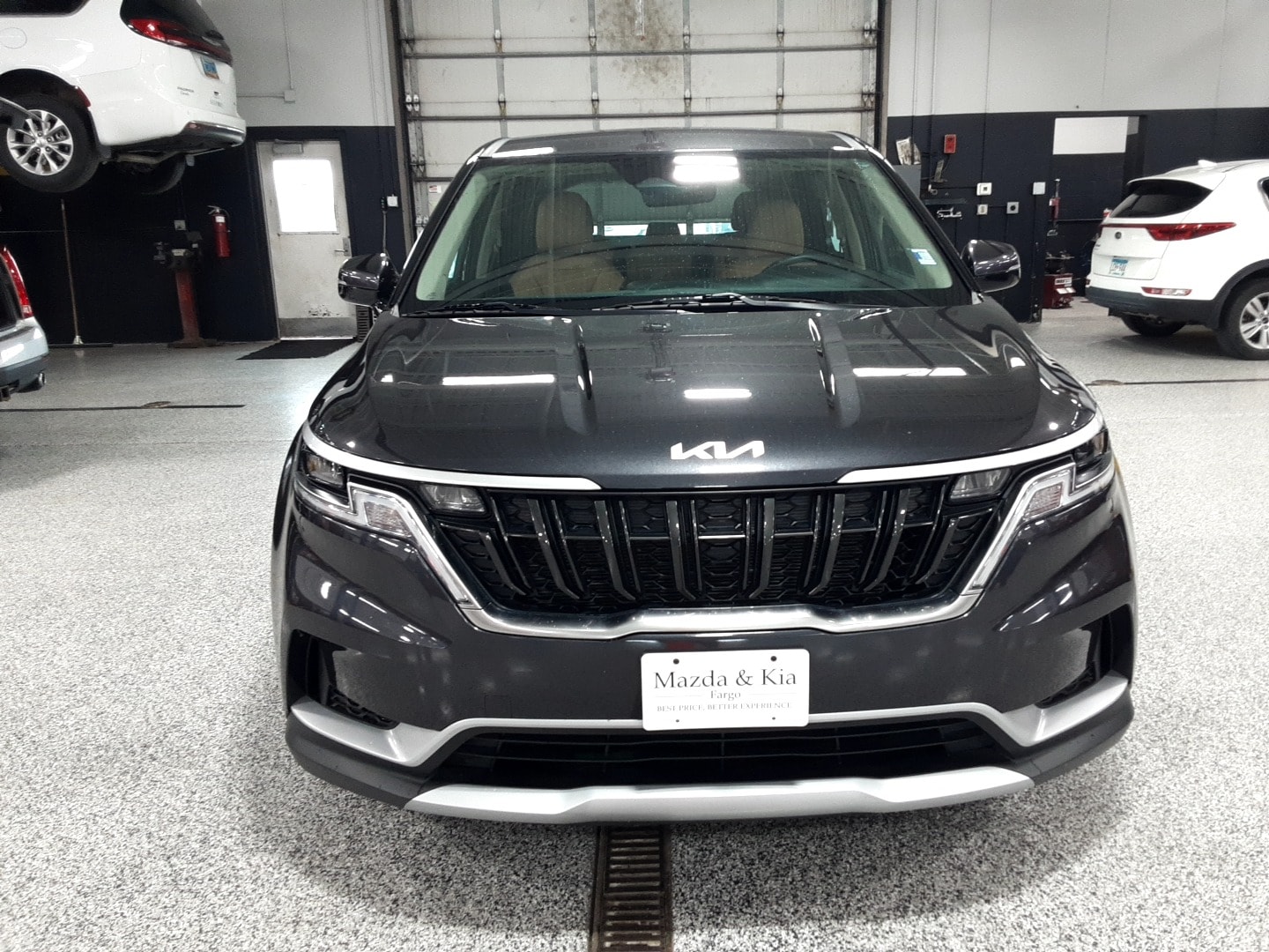 Used 2024 Kia Carnival LX Seat Pkg with VIN KNDNB4H38R6312891 for sale in Fargo, ND