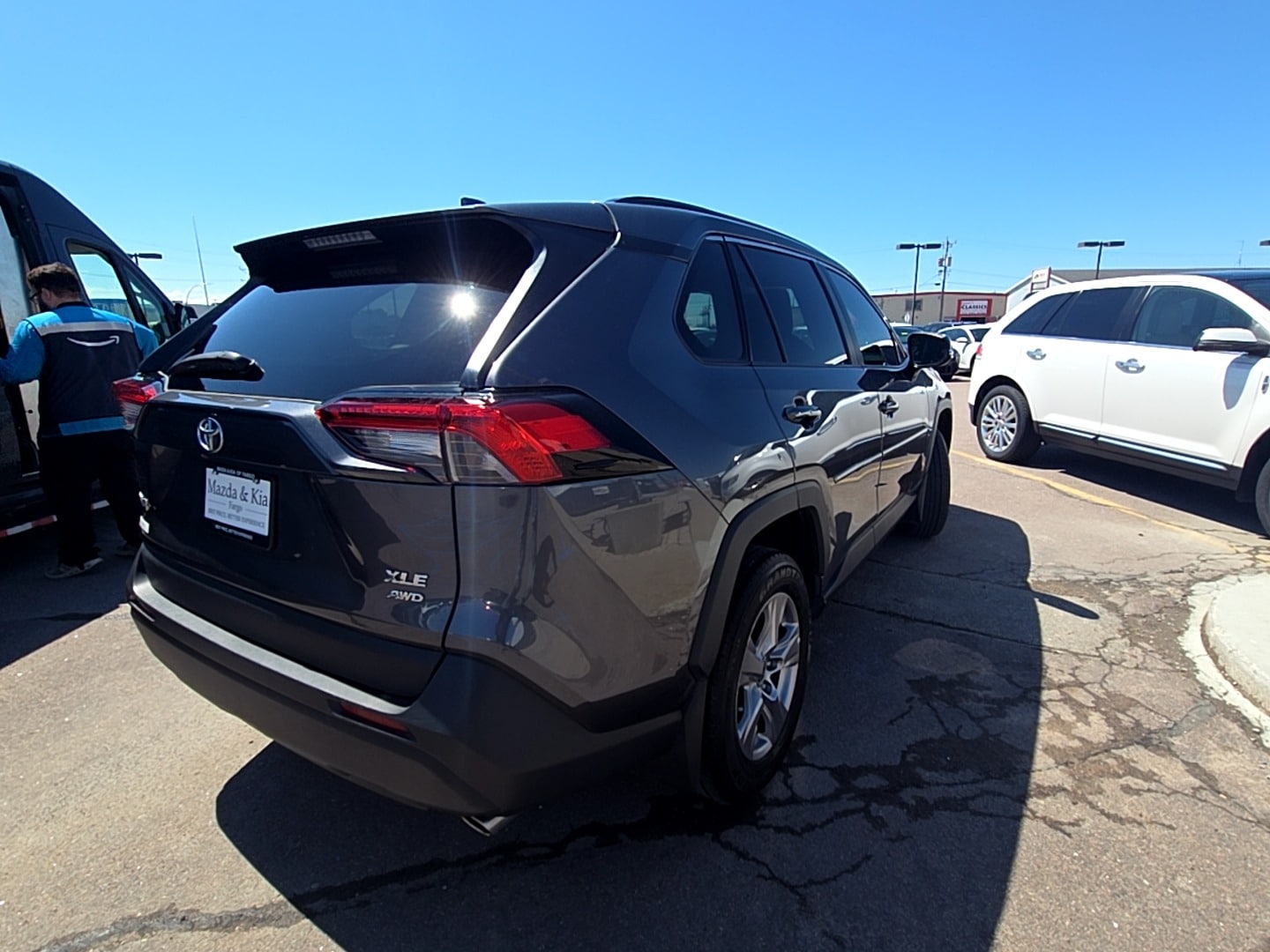 Used 2022 Toyota RAV4 XLE with VIN 2T3P1RFV1NC294824 for sale in Fargo, ND