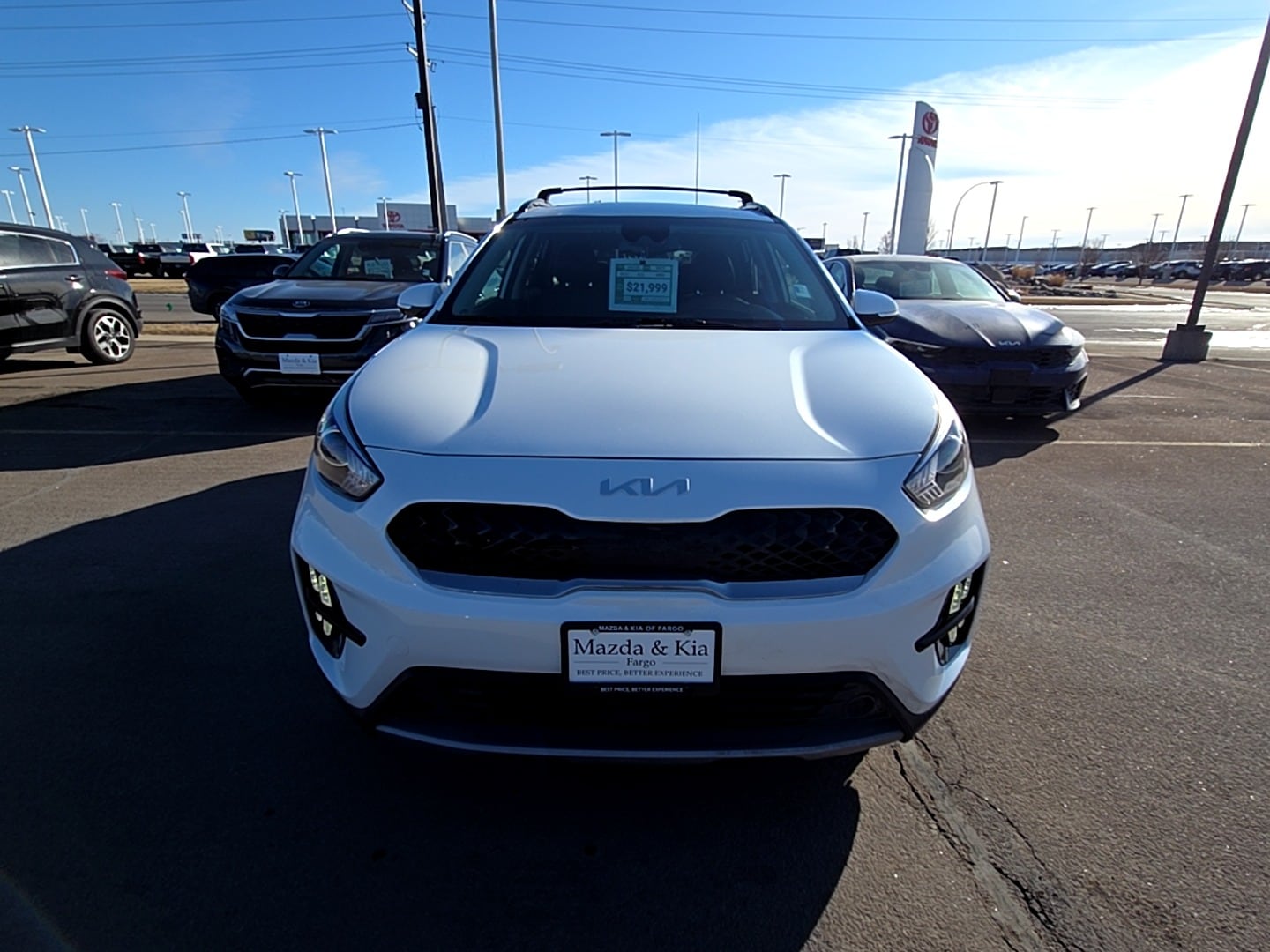 Used 2022 Kia Niro Touring SE with VIN KNDCC3LC7N5521593 for sale in Fargo, ND