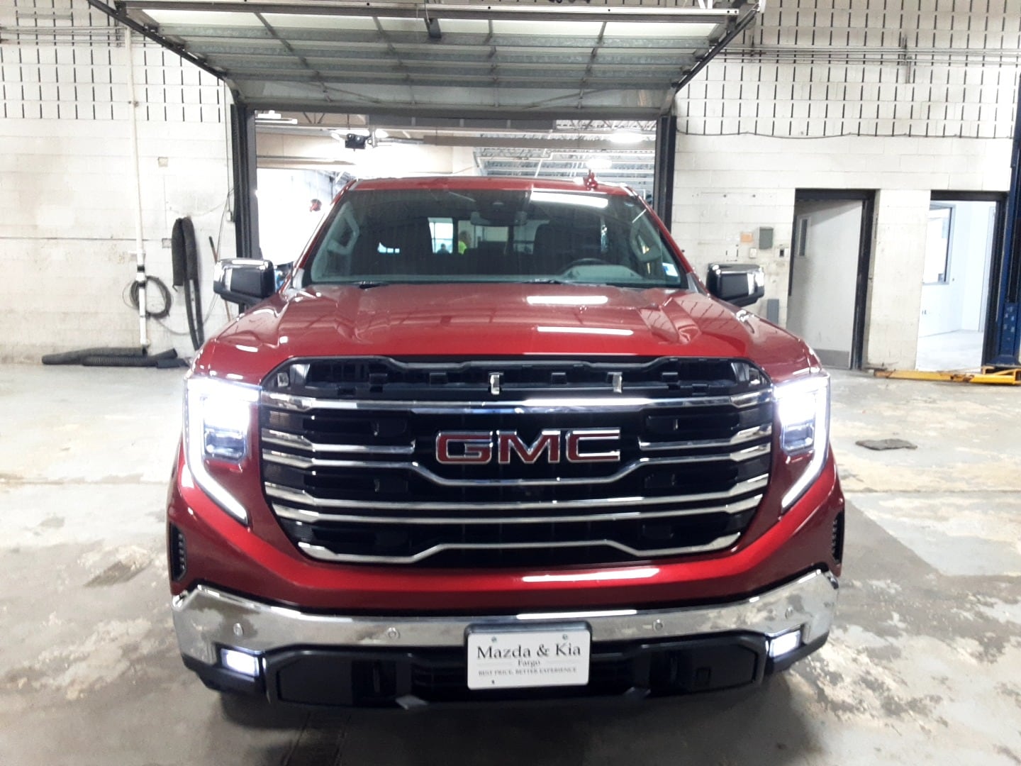 Used 2022 GMC Sierra 1500 SLT with VIN 3GTUUDET9NG507420 for sale in Fargo, ND