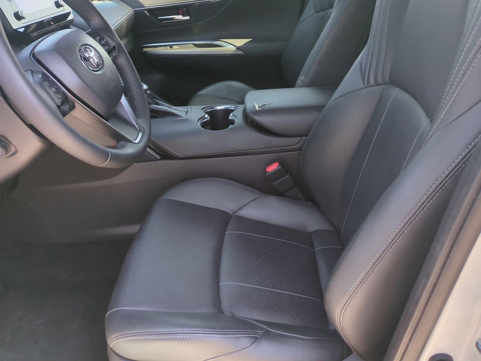Thumbnail: 2021 Toyota Venza - 15