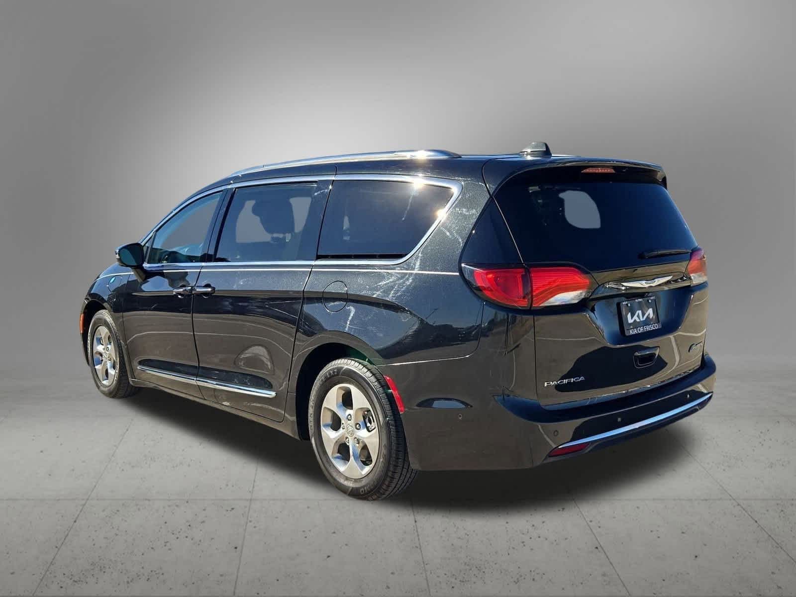 Thumbnail: 2018 Chrysler Pacifica - 4