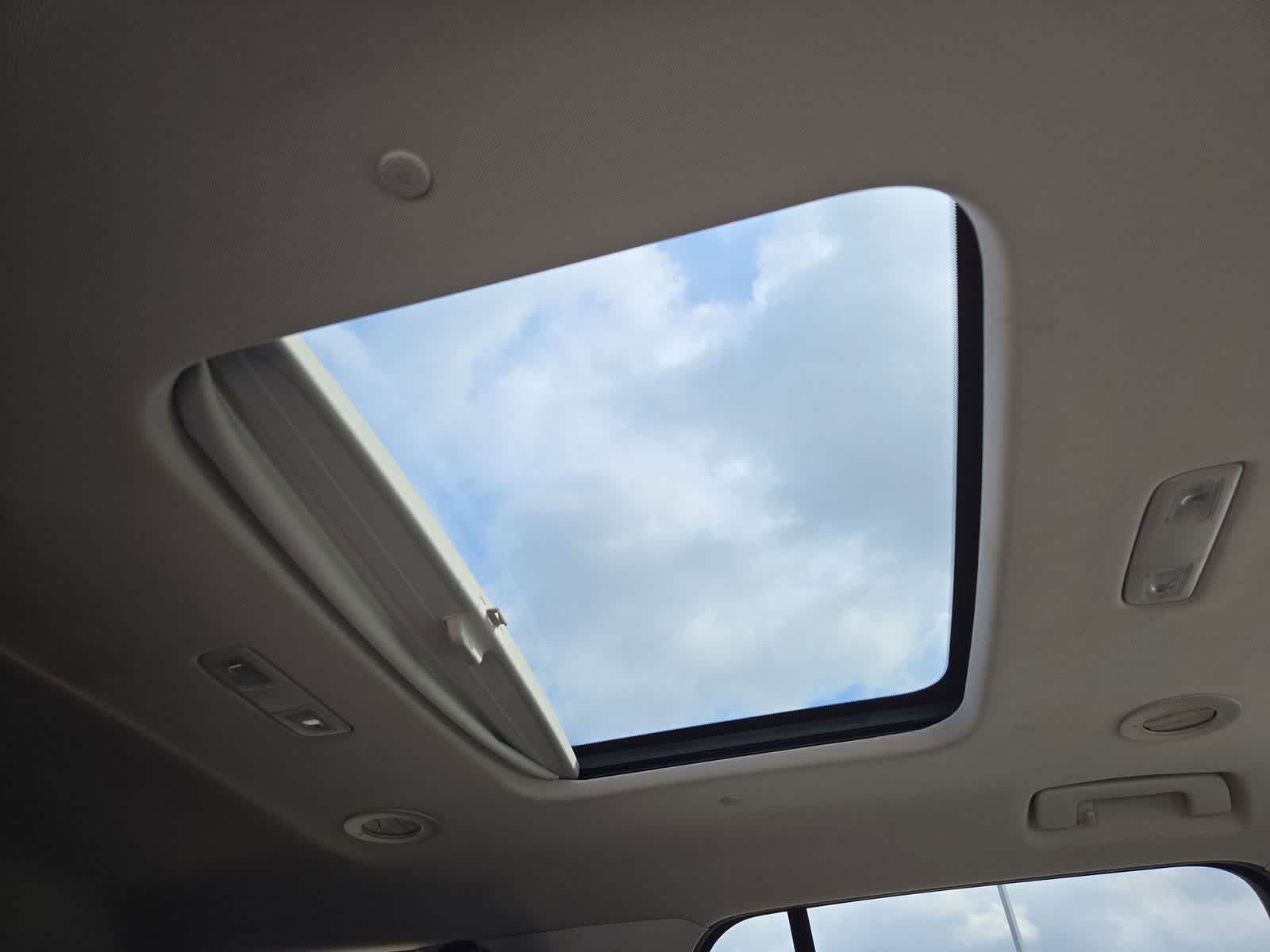 Thumbnail: 2018 Chevrolet Traverse - 21