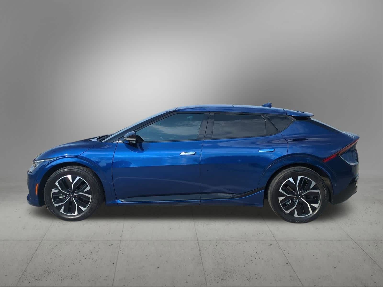 Thumbnail: 2022 Kia EV6 - 3