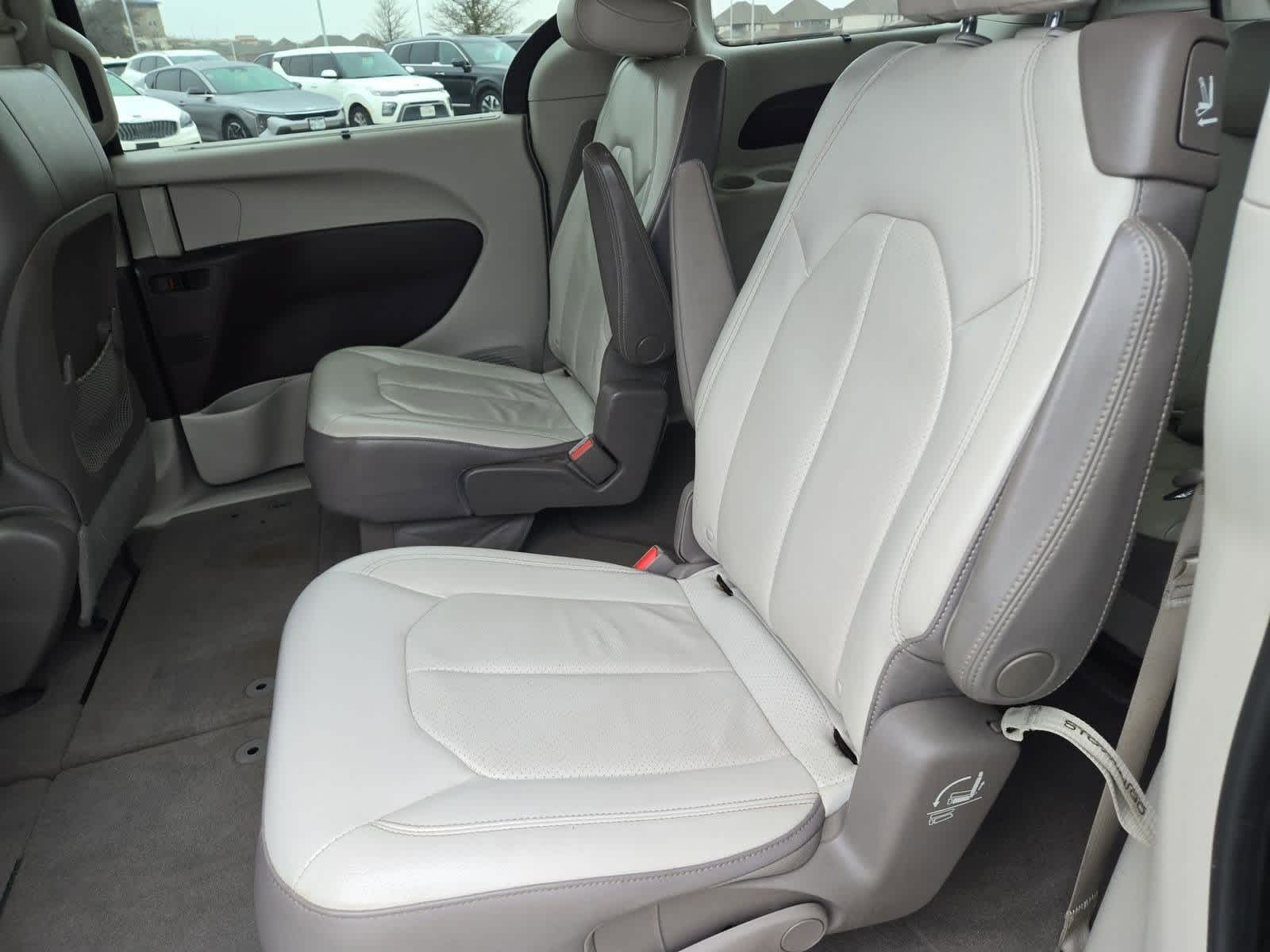 Thumbnail: 2018 Chrysler Pacifica - 18