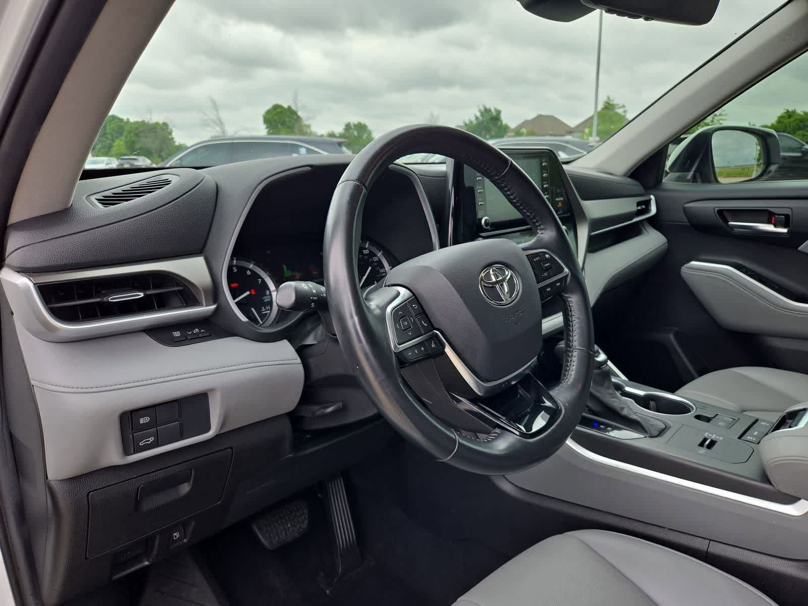 Thumbnail: 2021 Toyota Highlander - 2