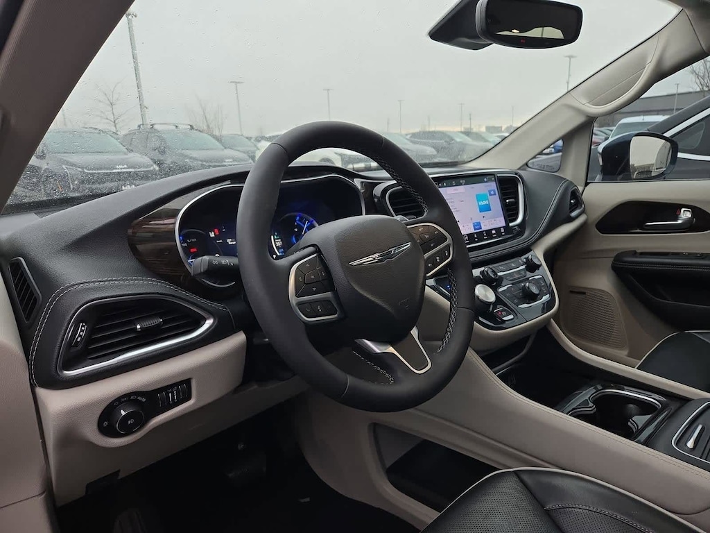 Used 2022 Chrysler Pacifica Hybrid Hybrid Limited Van Passenger Van