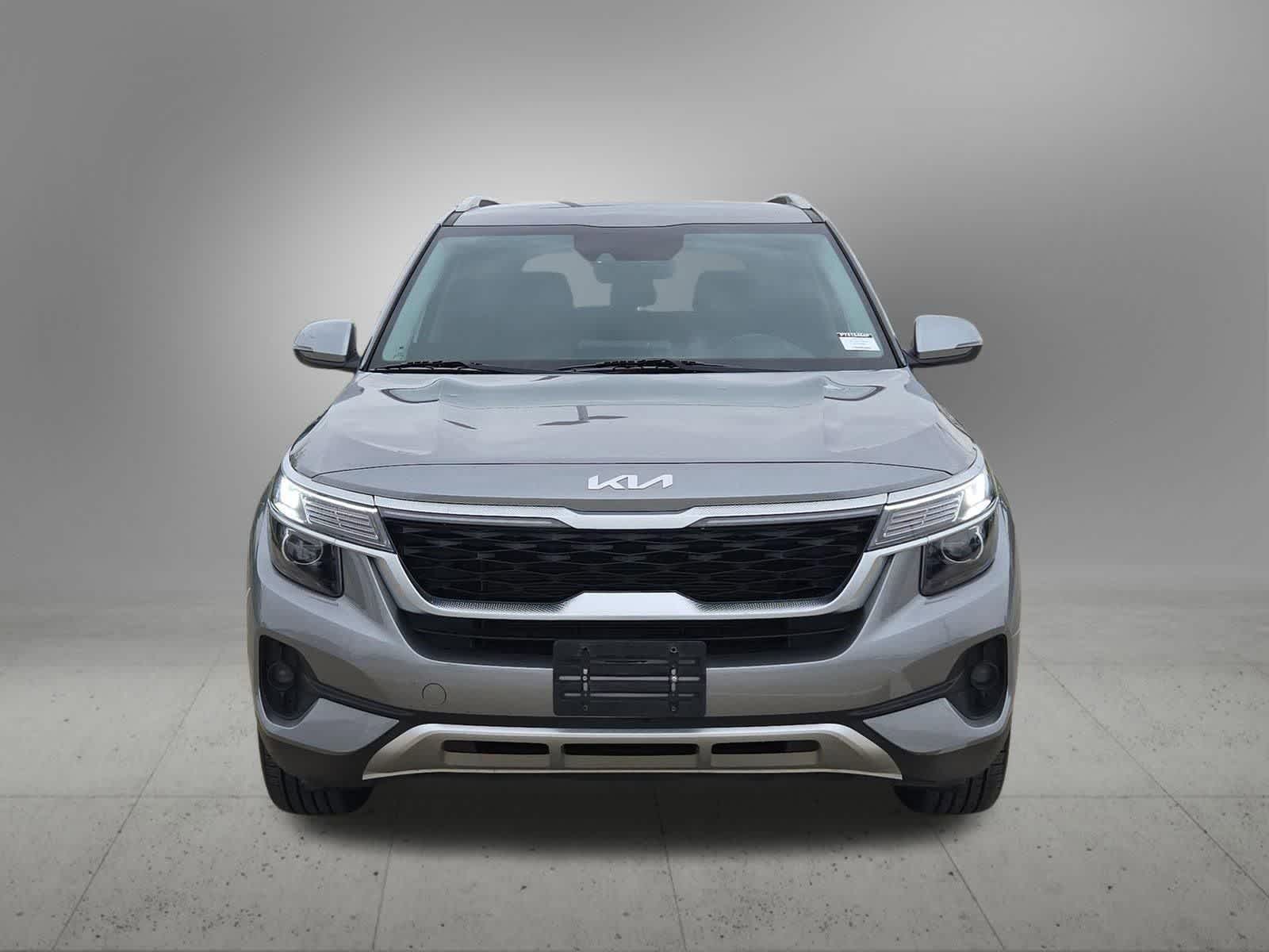 Thumbnail: 2023 Kia Seltos - 9