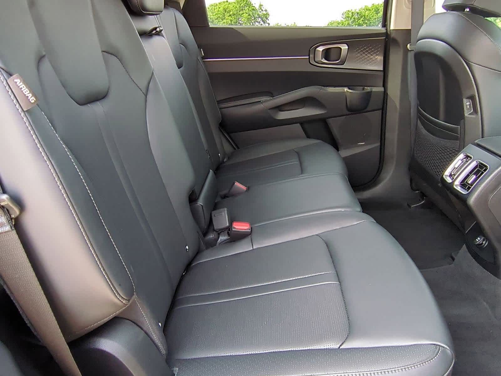 2025 Kia Sorento S 19