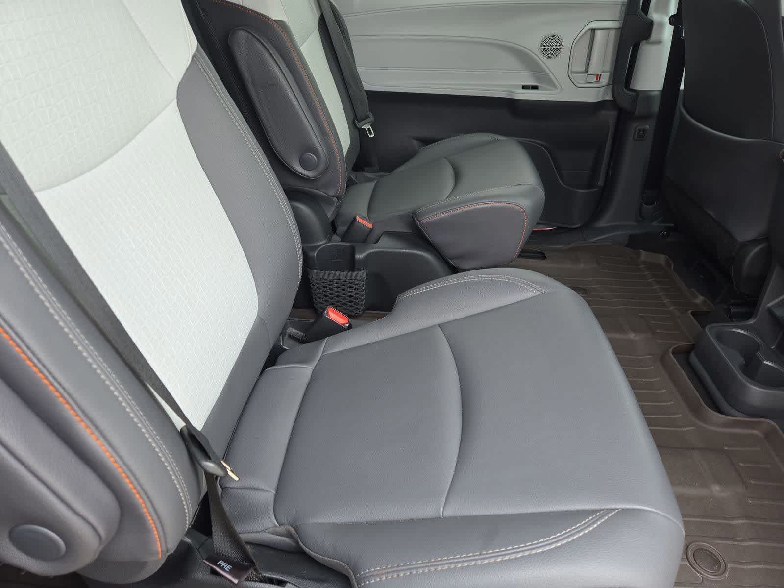 Thumbnail: 2022 Toyota Sienna - 20
