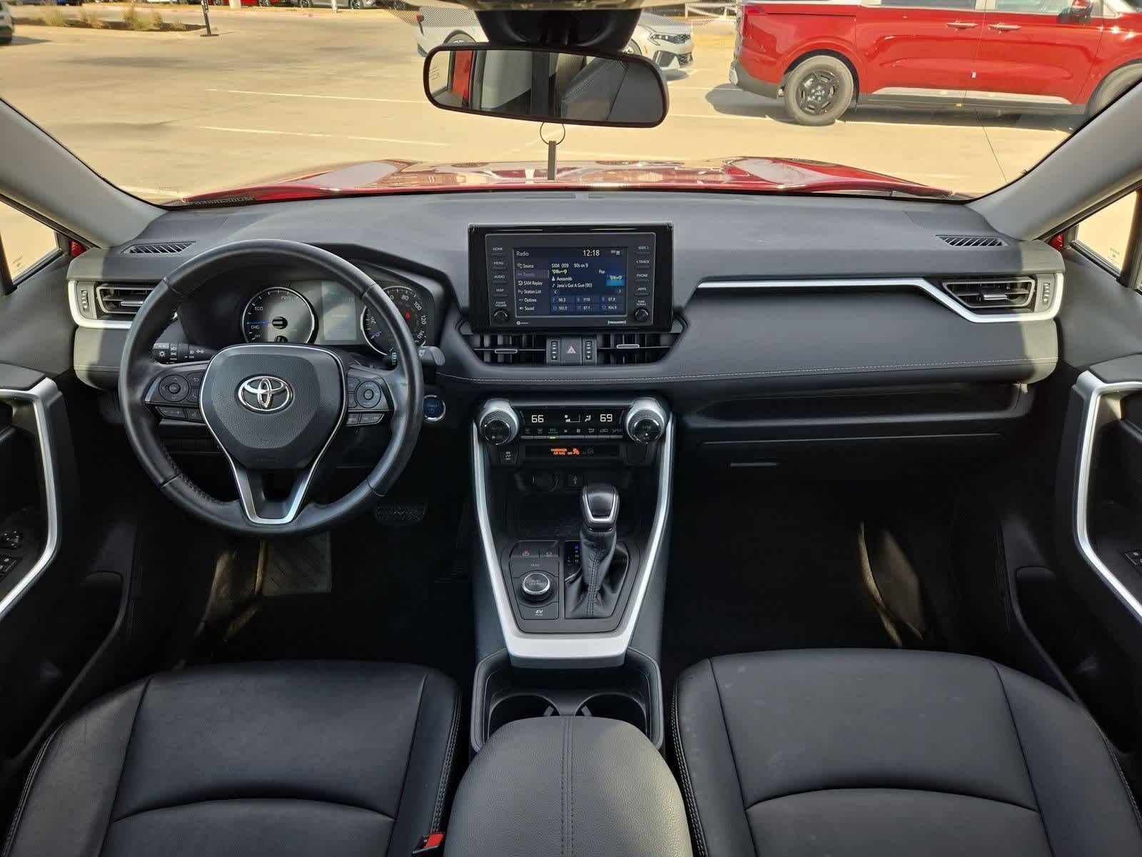 Thumbnail: 2021 Toyota RAV4 - 15