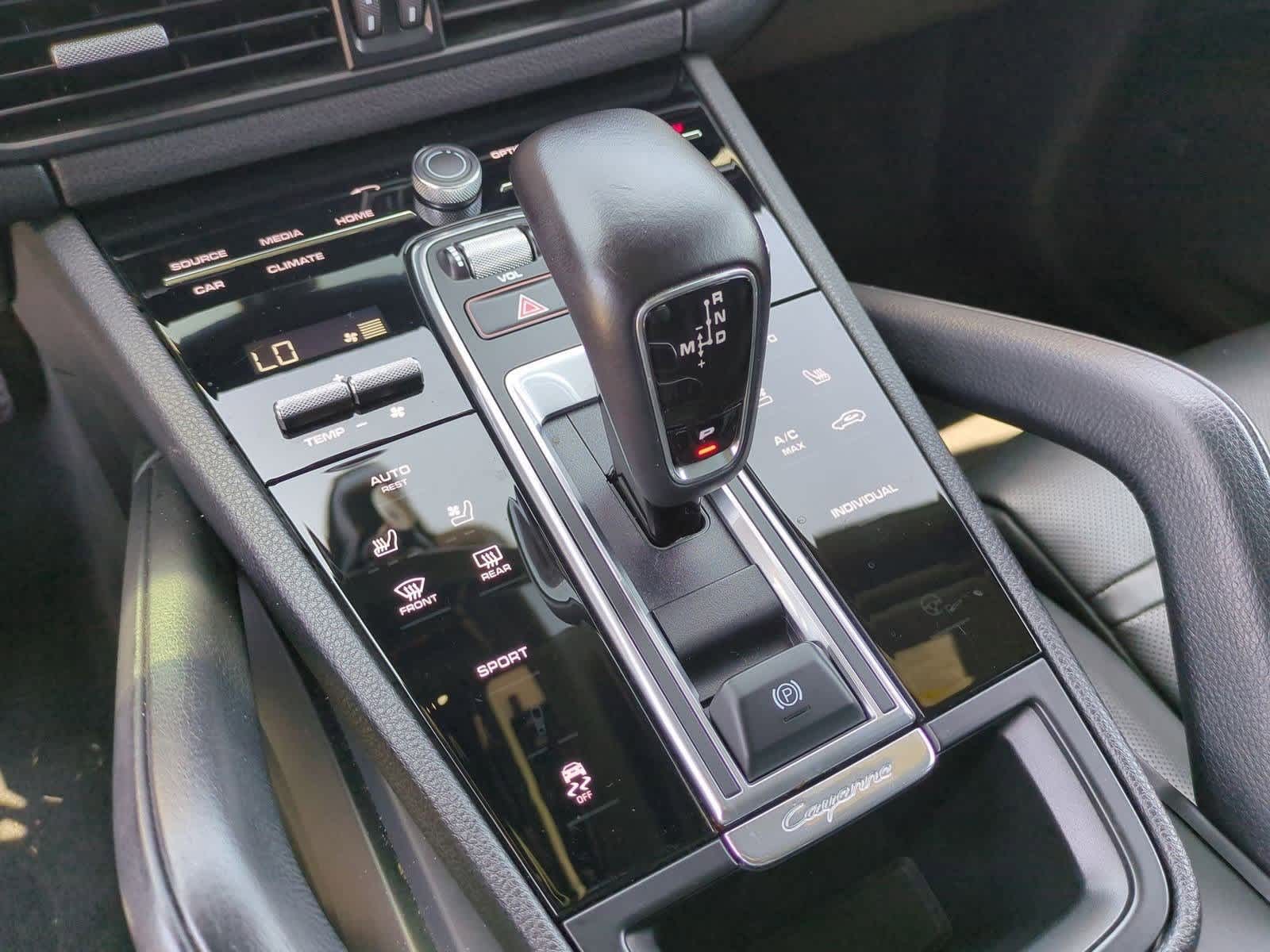 Thumbnail: 2020 Porsche Cayenne - 33