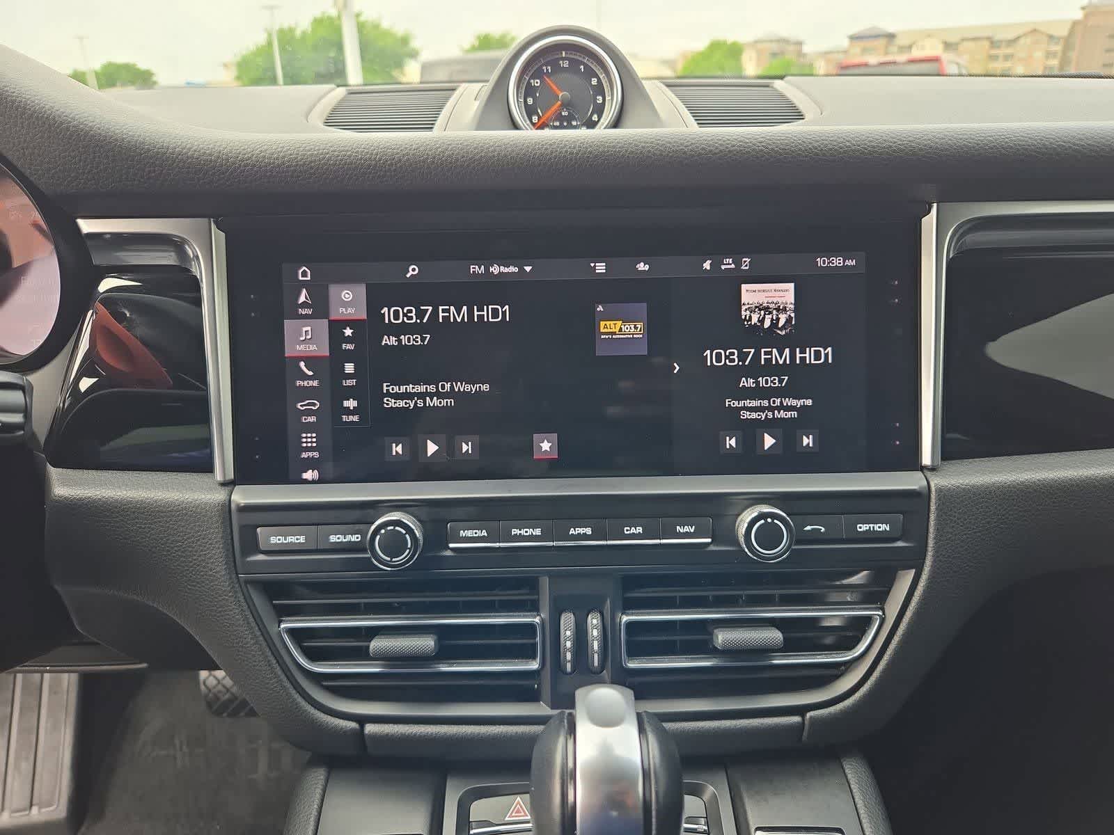 Thumbnail: 2020 Porsche Macan - 25