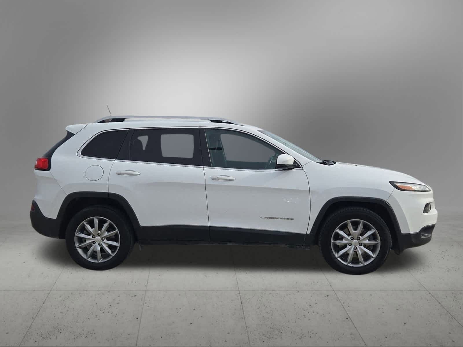 Thumbnail: 2018 Jeep Cherokee - 7