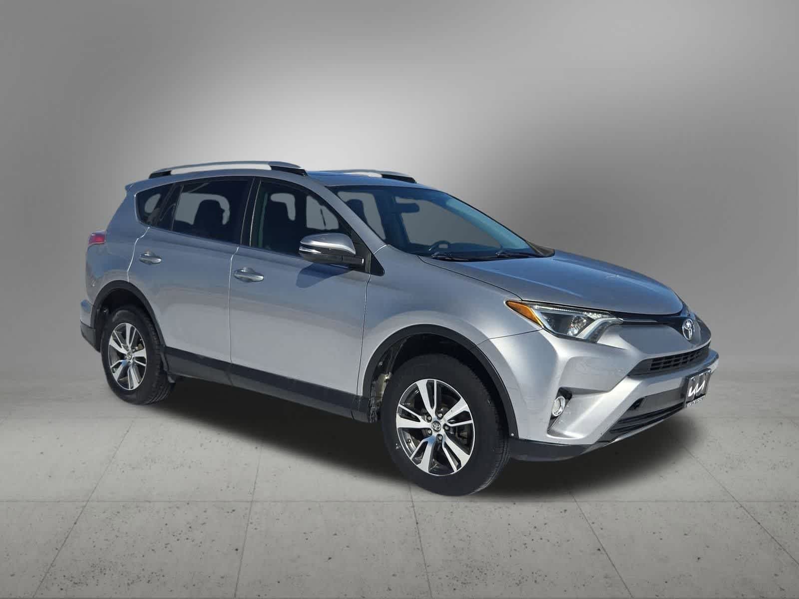 Thumbnail: 2016 Toyota RAV4 - 8