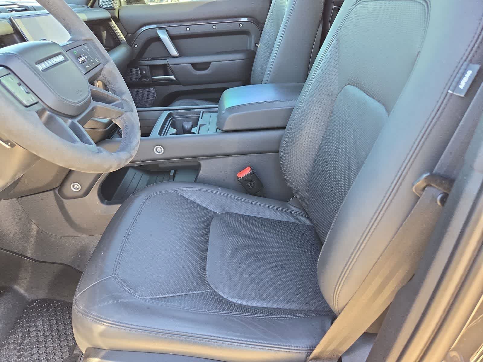 Thumbnail: 2023 Land Rover Defender - 15