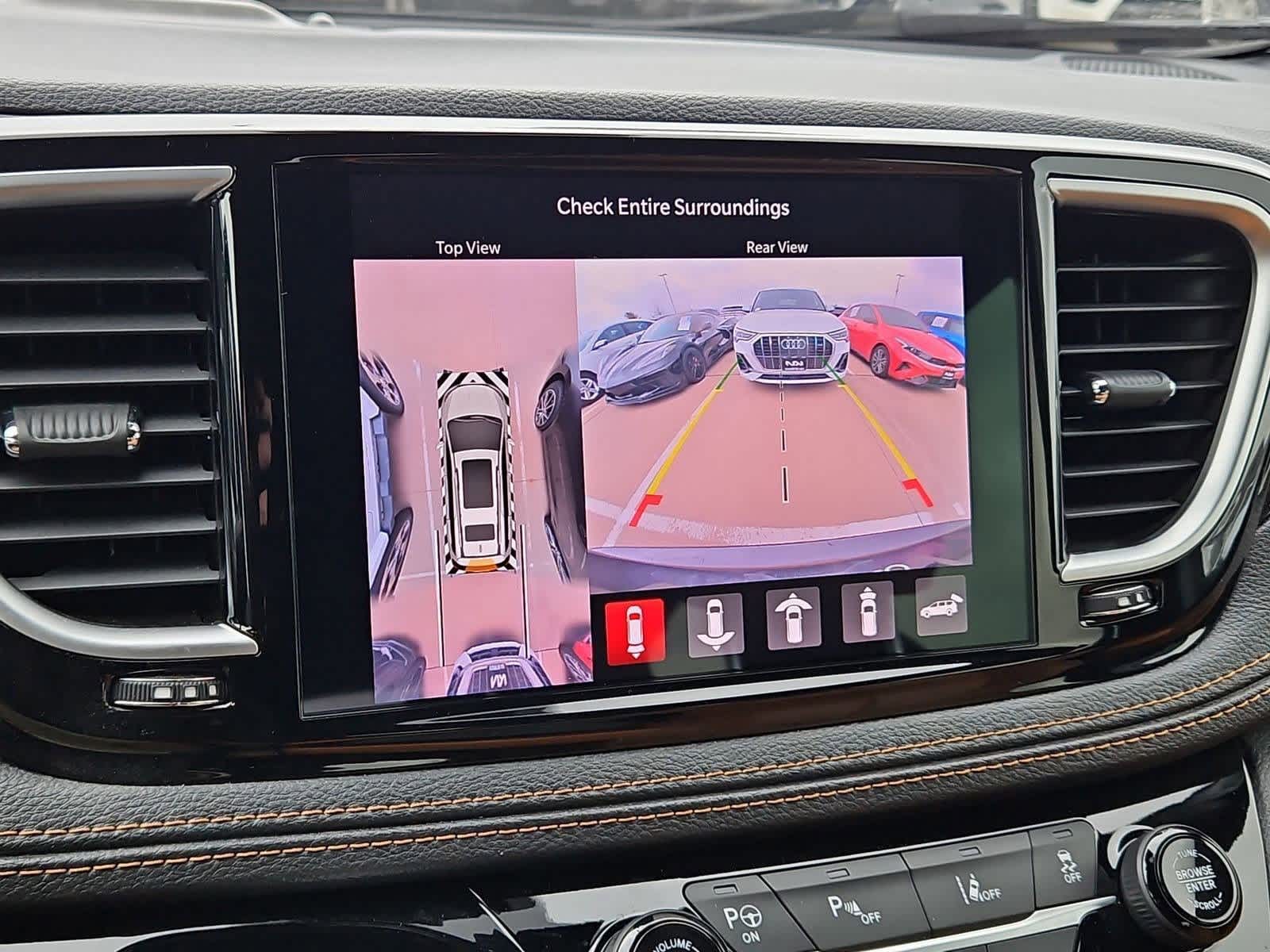 Thumbnail: 2022 Chrysler Pacifica - 30