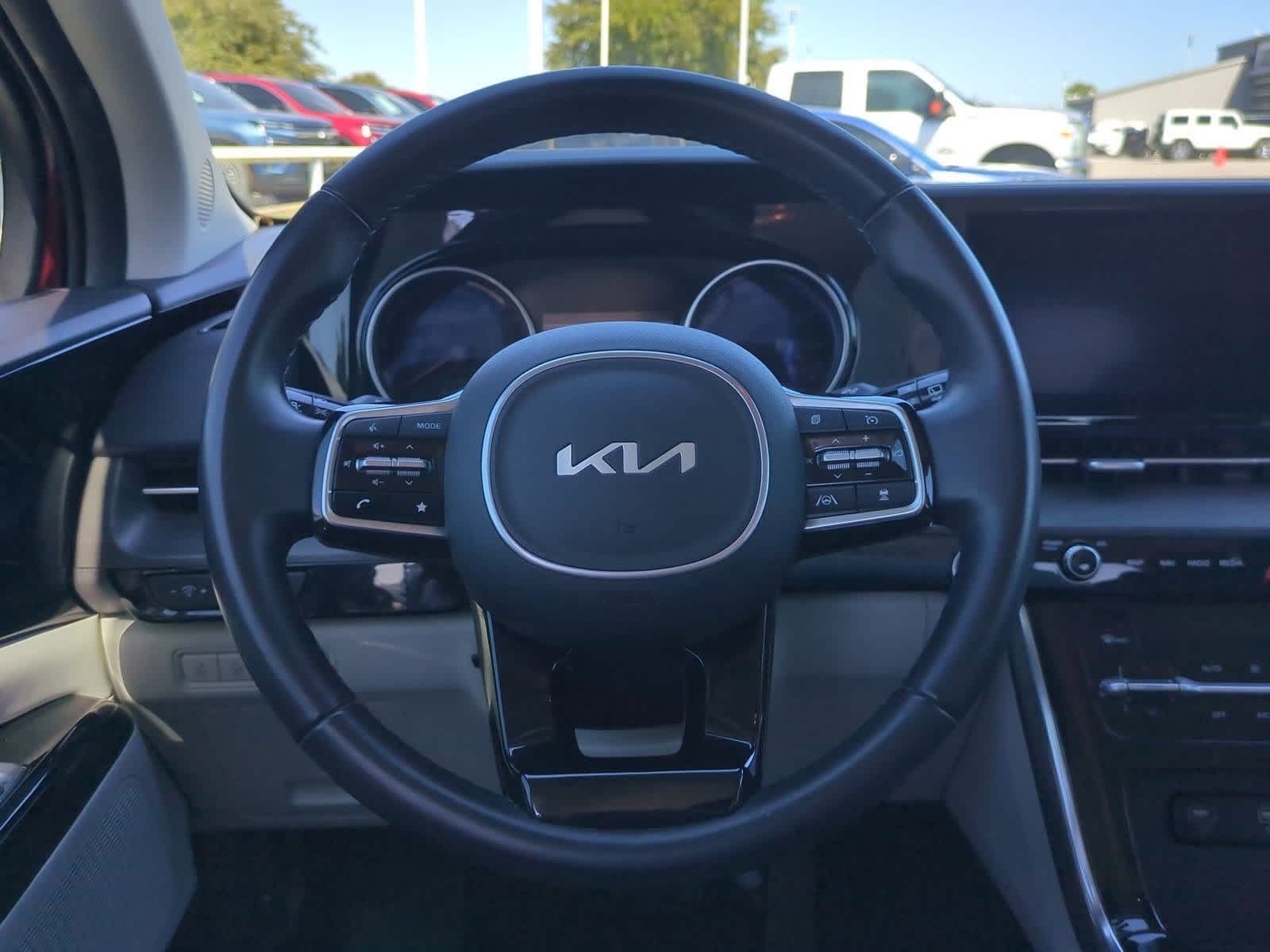 Thumbnail: 2023 Kia Carnival - 21