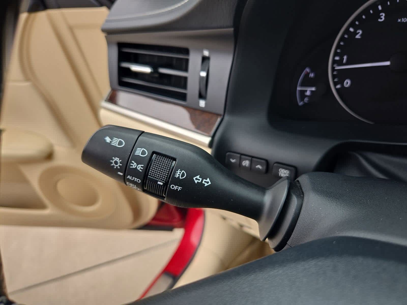 Thumbnail: 2013 Lexus ES - 27