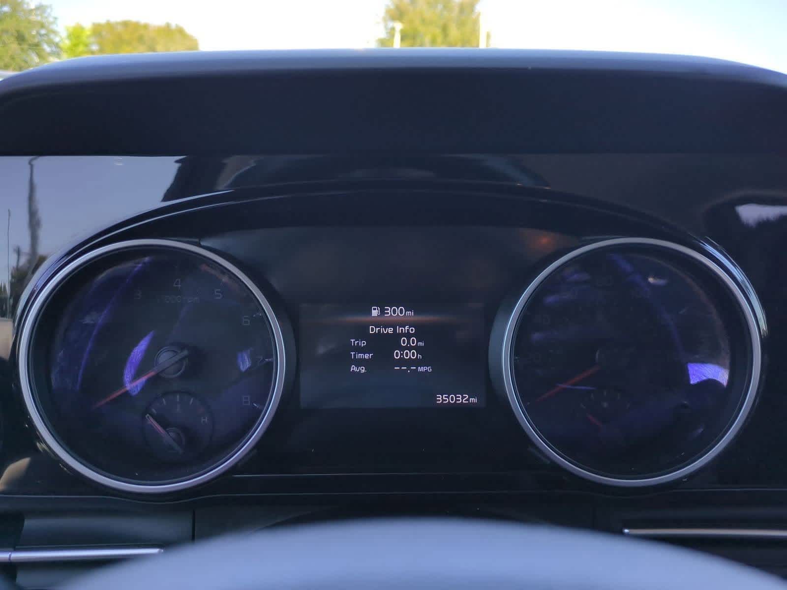 Thumbnail: 2023 Kia Carnival - 31