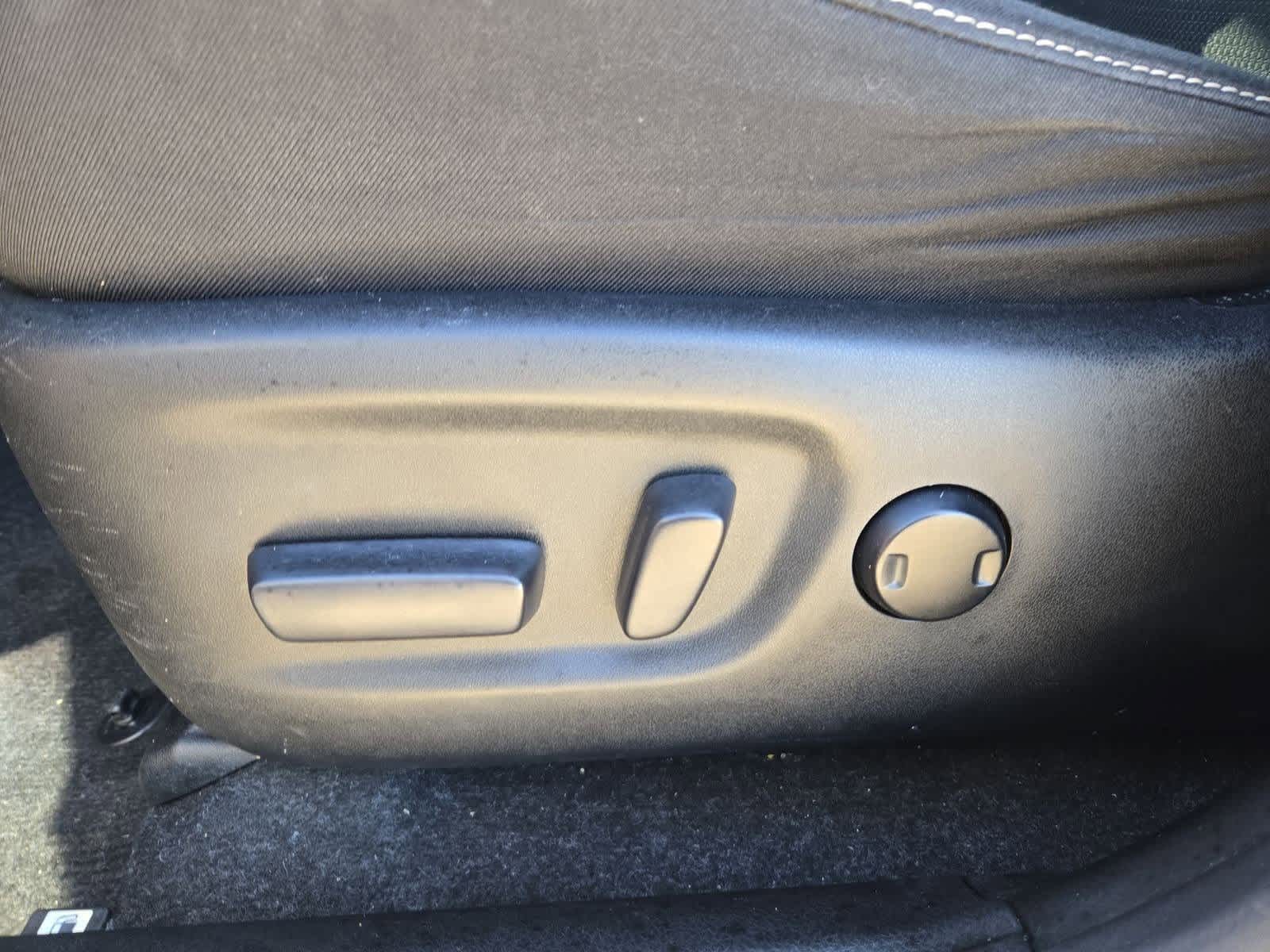 Thumbnail: 2018 Toyota RAV4 - 17