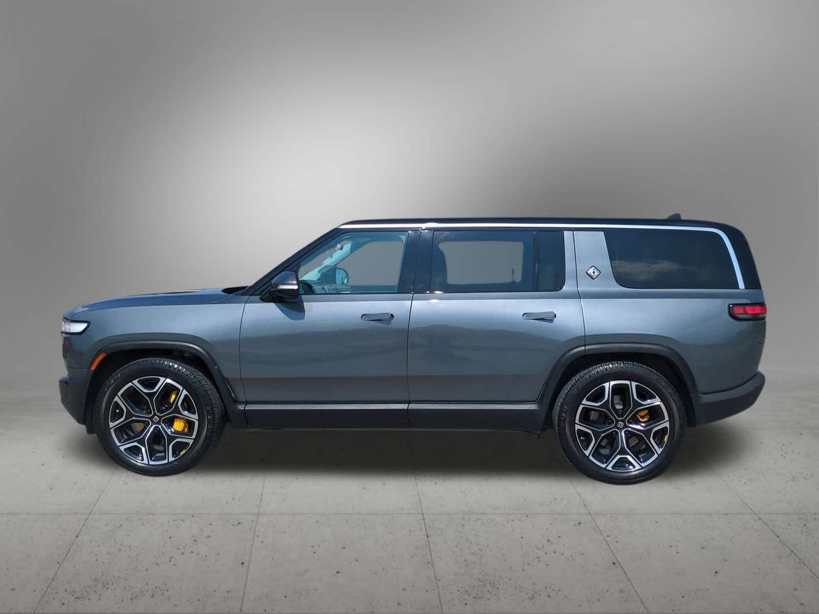 Thumbnail: 2023 Rivian R1S - 3