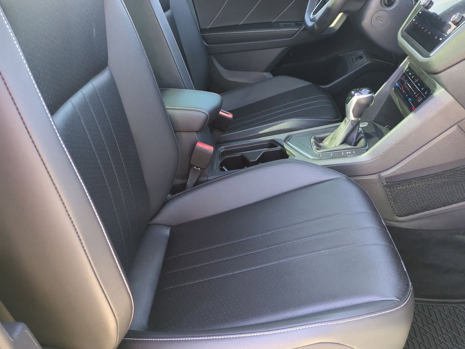 Thumbnail: 2022 Volkswagen Tiguan - 22