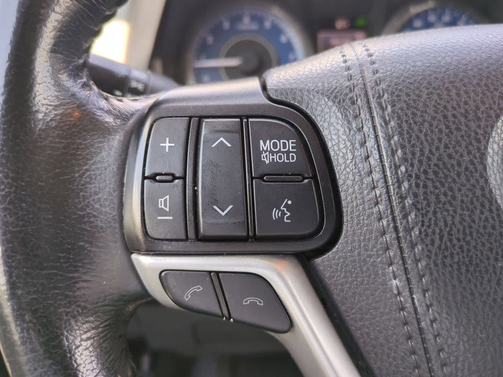 Thumbnail: 2019 Toyota Sienna - 25