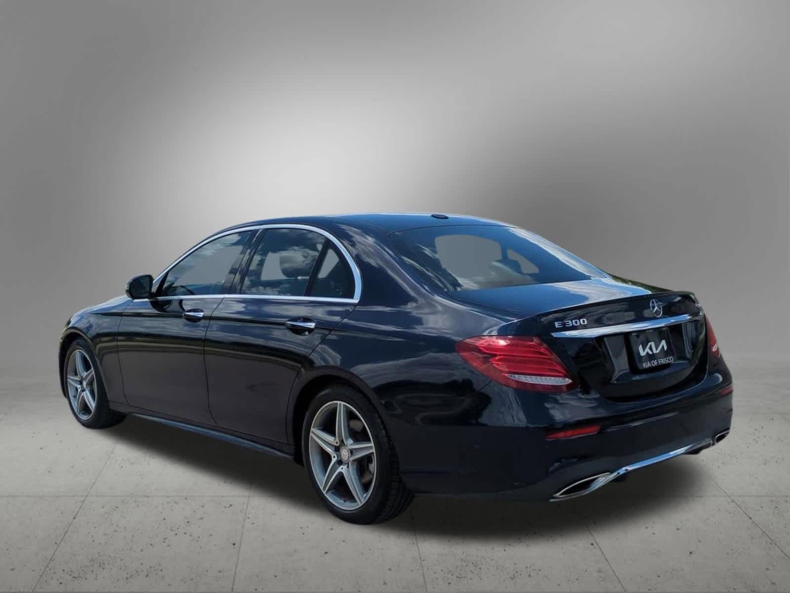 Thumbnail: 2017 Mercedes-Benz E-Class - 4