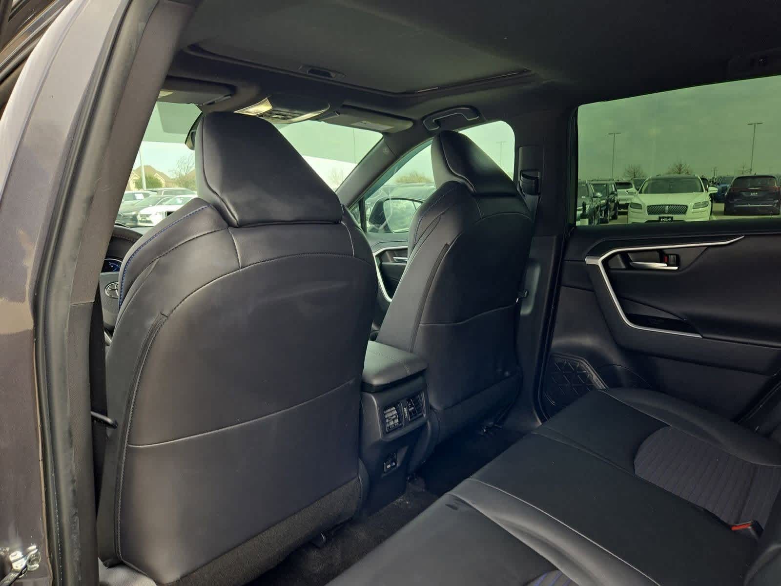 Thumbnail: 2022 Toyota RAV4 - 17